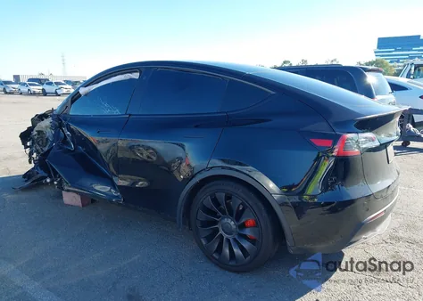 2022 Tesla Model Y Performance Dual Motor All-Wheel Drive z USA, uszkodzony, nr VIN 7SAYGDEF1NF383641
